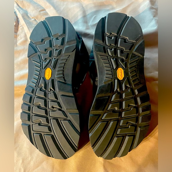 NEVER WORN Women's Vibram Chaco Waterproof Sandals - Picture 4 of 8